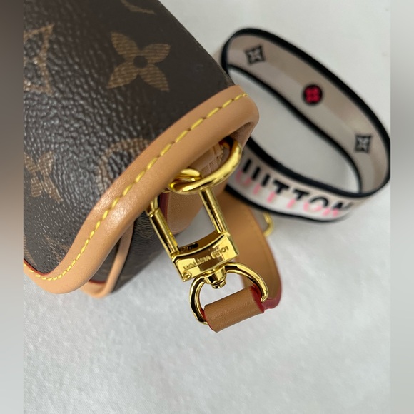 Monogram 👜 comes with 2 straps💖 - Picture 4 of 13